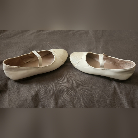 Shoes - Picture 6 of 9